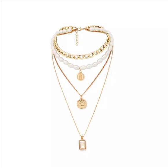 Multilayered necklace with pearls - Picture 2 of 4